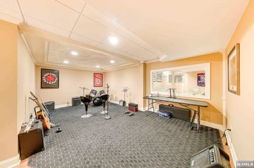 878 Seneca Rd, Franklin Lakes NJ  07417-2825 exterior