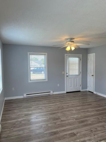 7 Norfolk Ct, Groton CT  06340-4709 exterior