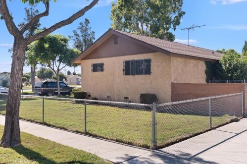 4419 South St, Lakewood CA  90712-1149 exterior