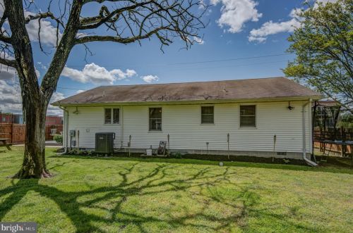 107 8th St, Laurel DE  19956-1401 exterior