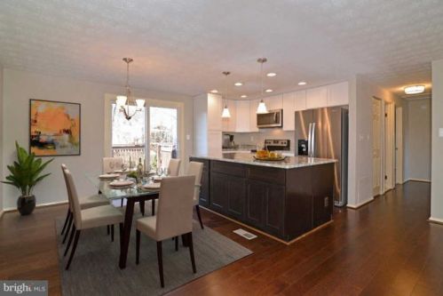203 Plaza St, Leesburg, VA 20176-2428