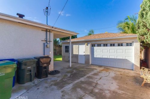 13417 Ocean Gate Ave, Hawthorne CA  90250-5611 exterior