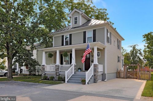 177 Funk St, Strasburg, VA 22657-2403
