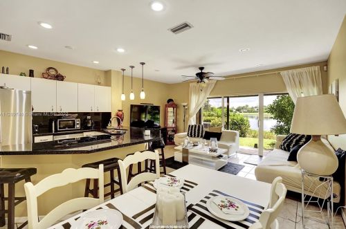 12182 5th Ct, Hollywood FL  33025-5945 exterior