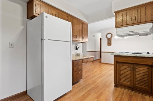 5830 Lakeview Dr, Greendale WI 53129-1937 exterior