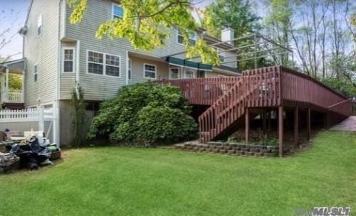 2 Laura Ct, Mount Sinai NY  11766-2360 exterior