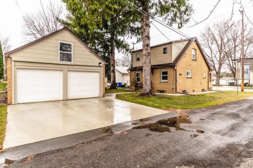 613 Burnett St, Beaver Dam, WI 53916-3405