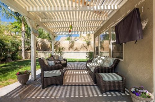 28531 Redwood Canyon Pl, Santa Clarita CA  91390-5723 exterior