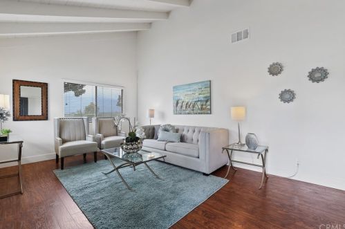 1 Surfside Ct, Newport Beach, CA 92663-2117