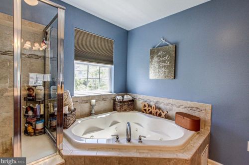 48 Plymouth Dr, Limerick PA 19468-2869 exterior