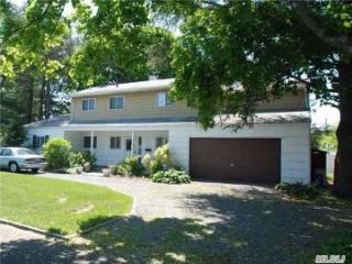 80 Irene St, North Lindenhurst, NY 11757-1203