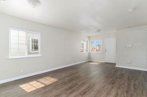 1122 89th Ave, Oakland CA  94621-1120 exterior