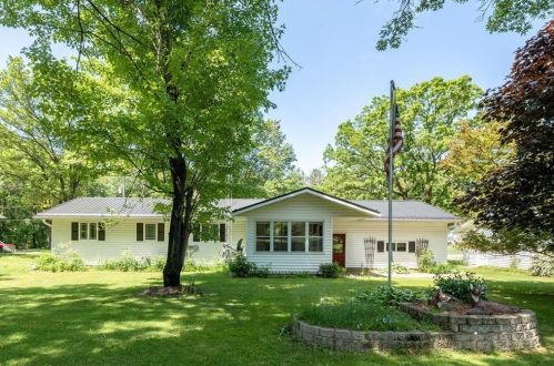 812 Oliver Ln, Albertville, WI 54730-9501