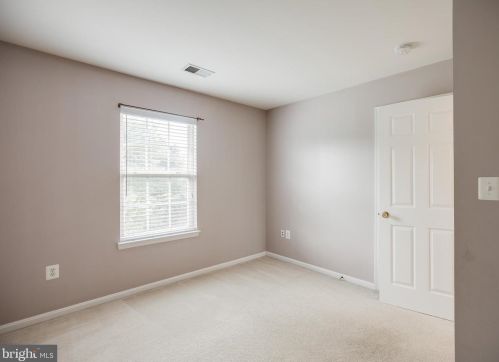 6249 Oakland Dr, Woodbridge VA  22193-7017 exterior