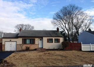 135 Edgewater Ave, Bay Port, NY 11705-2116