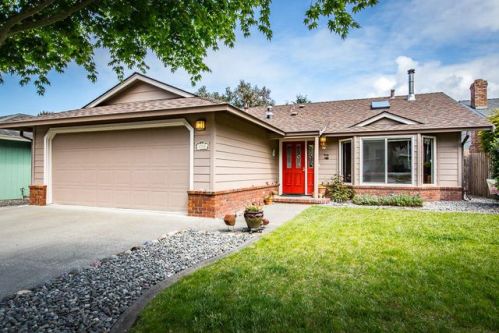 1755 Sitka Ct, Mckinleyville, CA 95519-4269