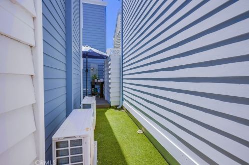 24 Bolivar St, Newport Beach CA  92663-4420 exterior