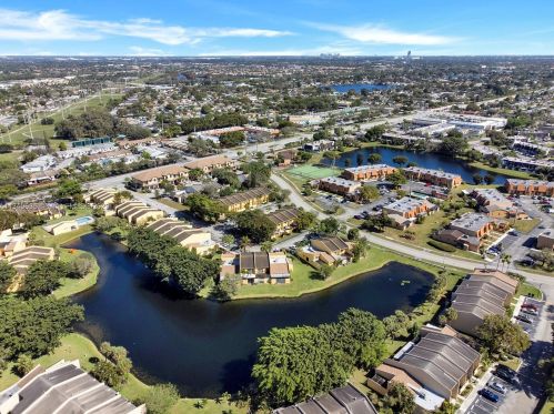 9290 15th Ct, Hollywood FL 33024-4560 exterior