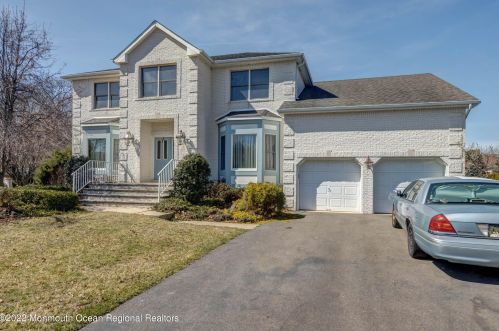 102 Janwich Dr, Morganville, NJ 07751-1479