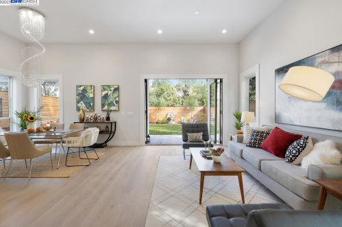 5926 Dover St, Oakland CA  94609-1426 exterior