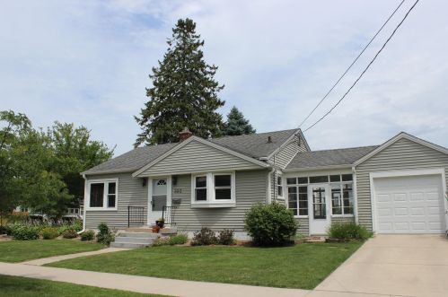 303 Worthington St, Oconomowoc, WI 53066-3647