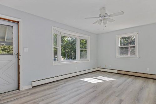 2 Teaberry Ln, Marthas Vineyard MA 02539-6821 exterior