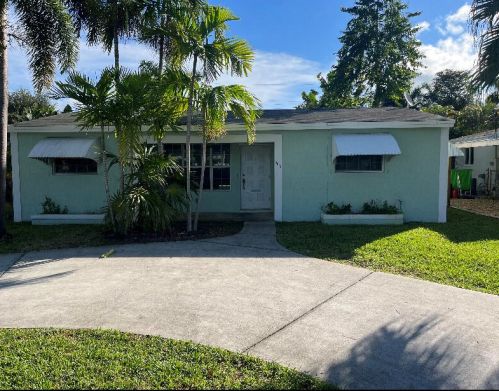 1111 31st Ct, Hollywood FL  33021-5512 exterior