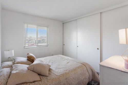 2905 Linda Dr, Oceanside CA  92056-4352 exterior