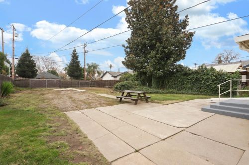 426 Lockeford St, Lodi CA 95240-2335 exterior