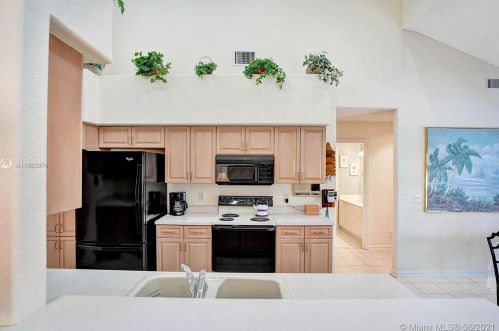 920 203rd Ave, Hollywood FL  33029-3439 exterior