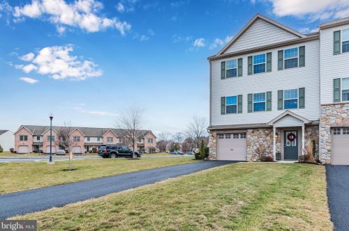 262 Melbourne Ln, Navy Sup Dpt PA  17055-6674 exterior