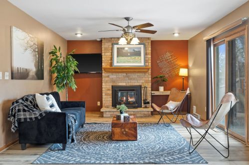 16100 Riviera Dr, Waukesha, WI 53151-4257