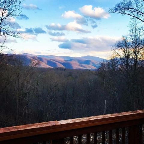 255 Cedar Bluff Rd, Lithia, VA 24066-4177