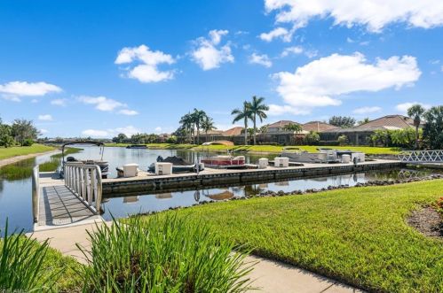 9463 Quarry Dr, Naples FL  34120-5223 exterior