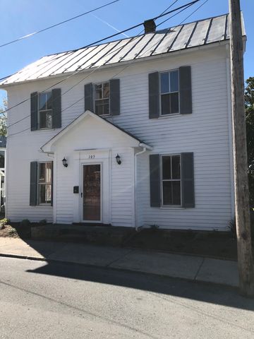 165 Washington St, Strasburg, VA 22657-2155