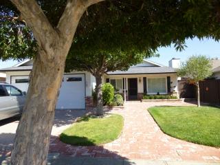 504 Hiller St, Belmont CA  94002-2523 exterior