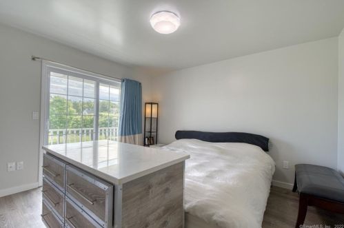 16 Olde Vlg Cir, Wallingford CT 06492-4821 exterior