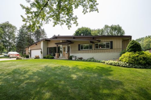 647 Ridge Dr, Colgate, WI 53017-9527