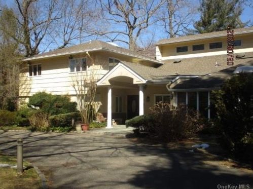 19 Fir Dr, Great Neck, NY 11024-1528