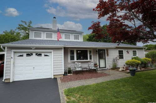 8 Annandale Rd, Holbrook, NY 11741-5002