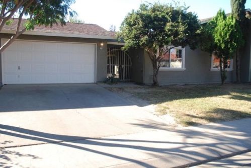 2012 Marlow St, Modesto CA  95351-2956 exterior