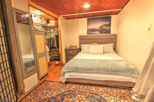 25 Grandview Ln, West Milford NJ  07480-1424 exterior