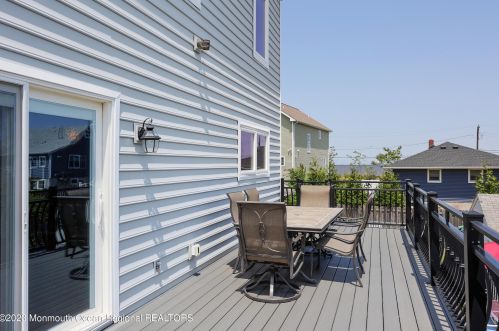 8 Benton Ave, Leonardo NJ  07737-1403 exterior