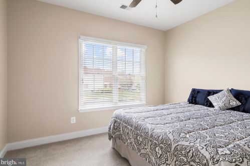 5737 Waterloo Bridge Cir, Haymarket VA  20169-8117 exterior