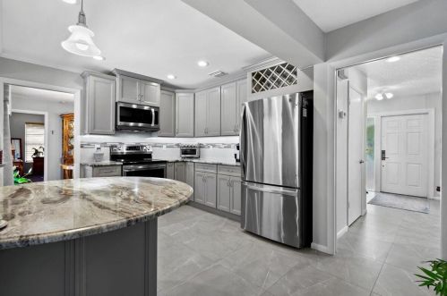 901 Alamanda Dr, West Palm Beach, FL 33408-4105
