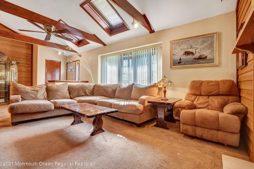 61 Venice Dr, Bricktown NJ  08723-6976 exterior