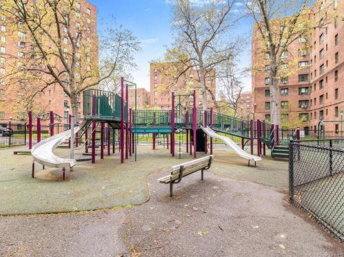 18 Metropolitan Oval, Bronx NY  10462-6701 exterior