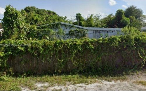 3548 100th St, Miami, FL 33147-1951