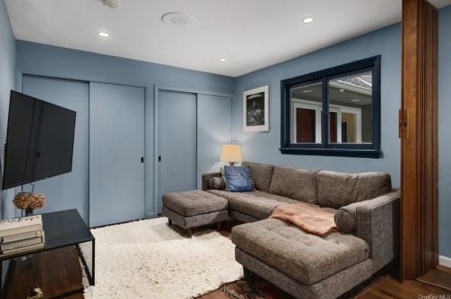 164 Westchester Ave, Scotts Corners NY  10576-1705 exterior