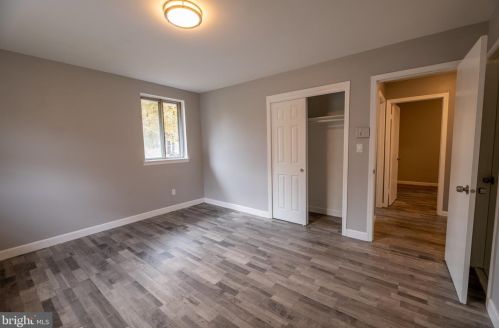 18 Manorhouse Dr, Trenton NJ  08638-1728 exterior